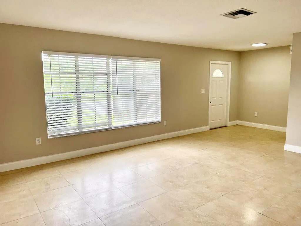 3421 NW 25th Terrace