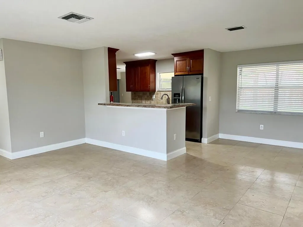 3421 NW 25th Terrace