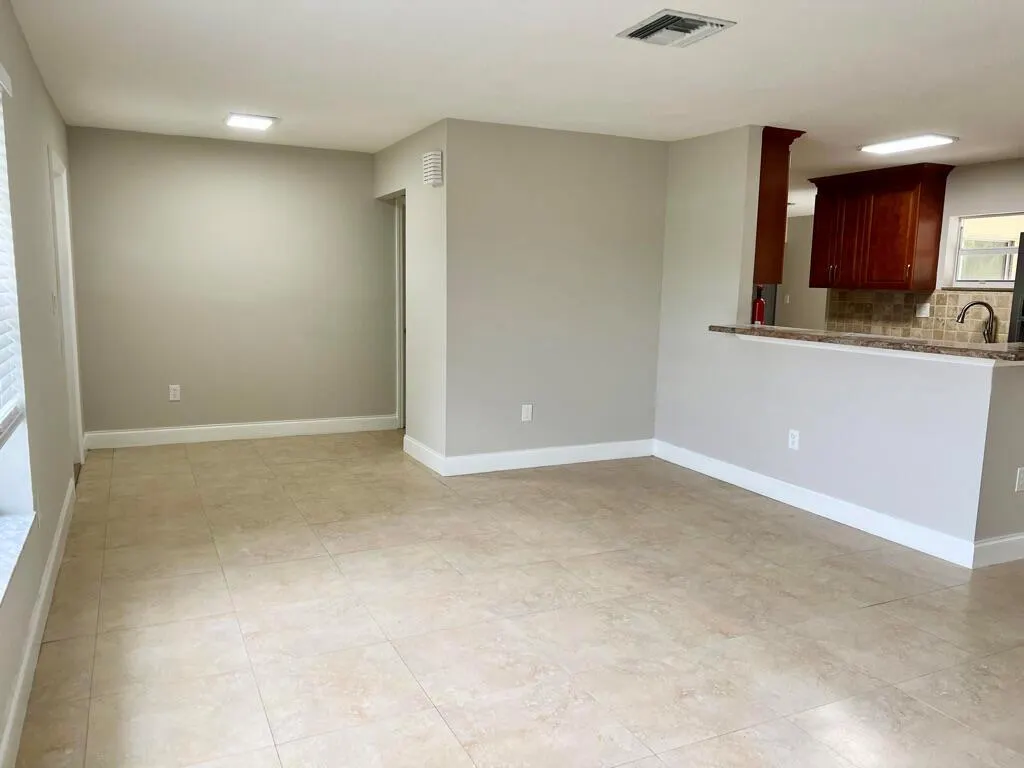 3421 NW 25th Terrace