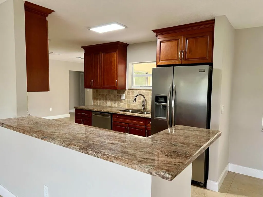 3421 NW 25th Terrace