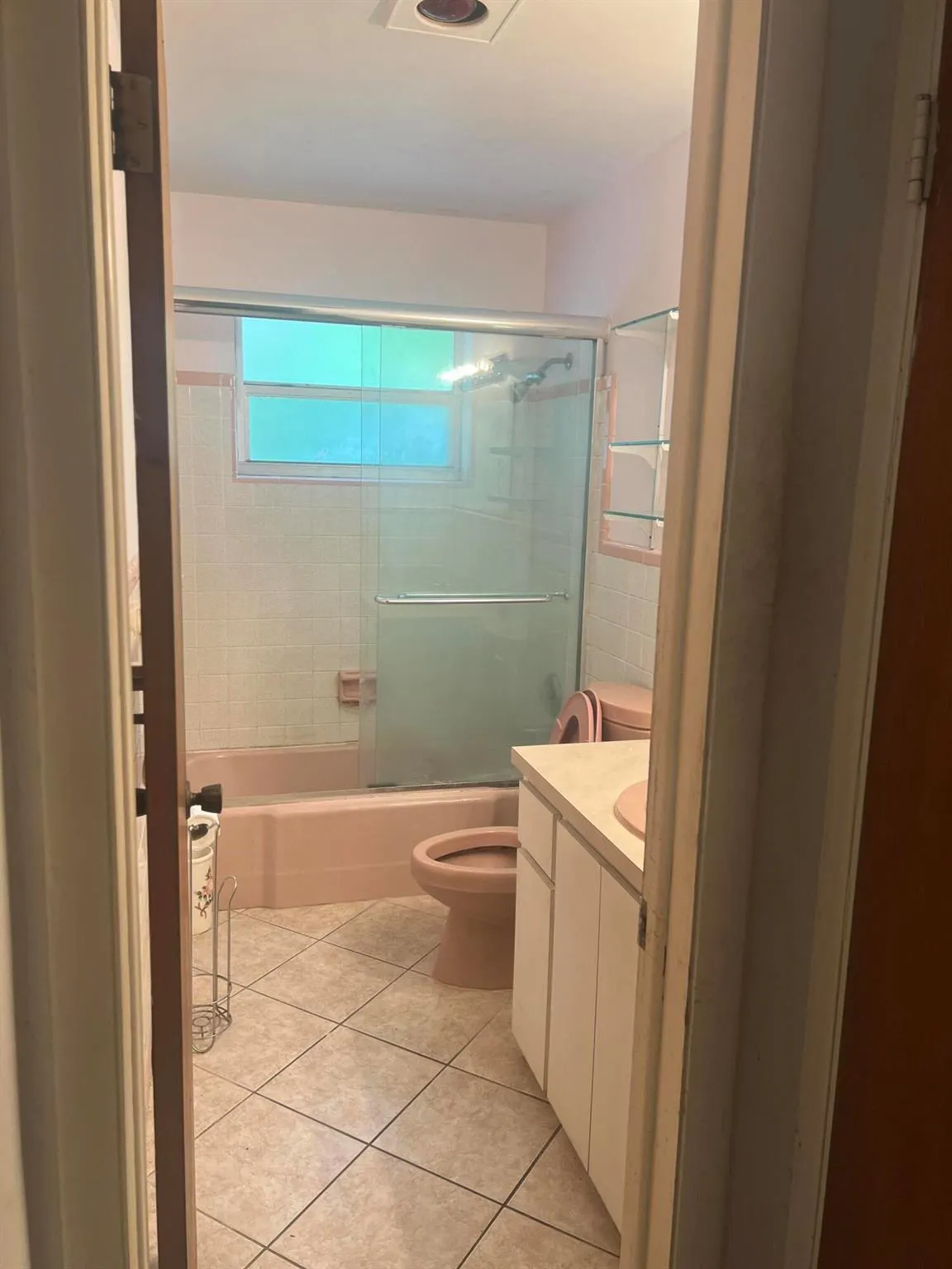 229 W Riverside Drive