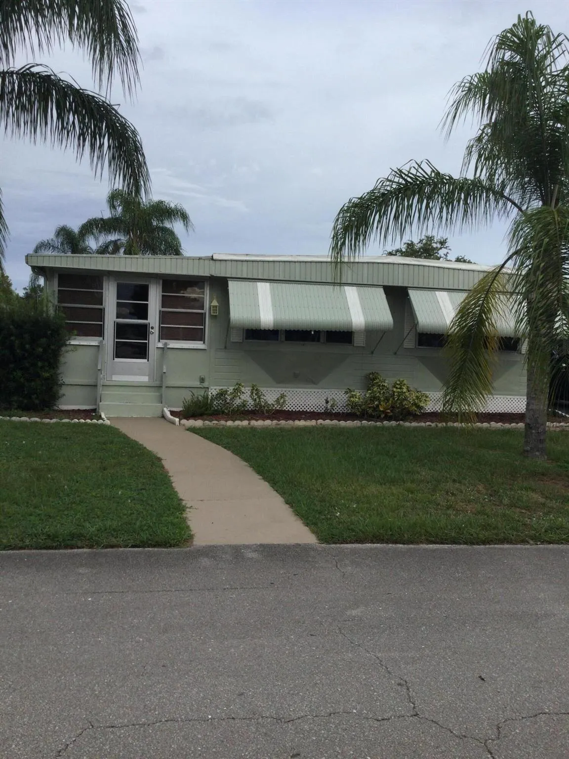 14 Del Prado Street