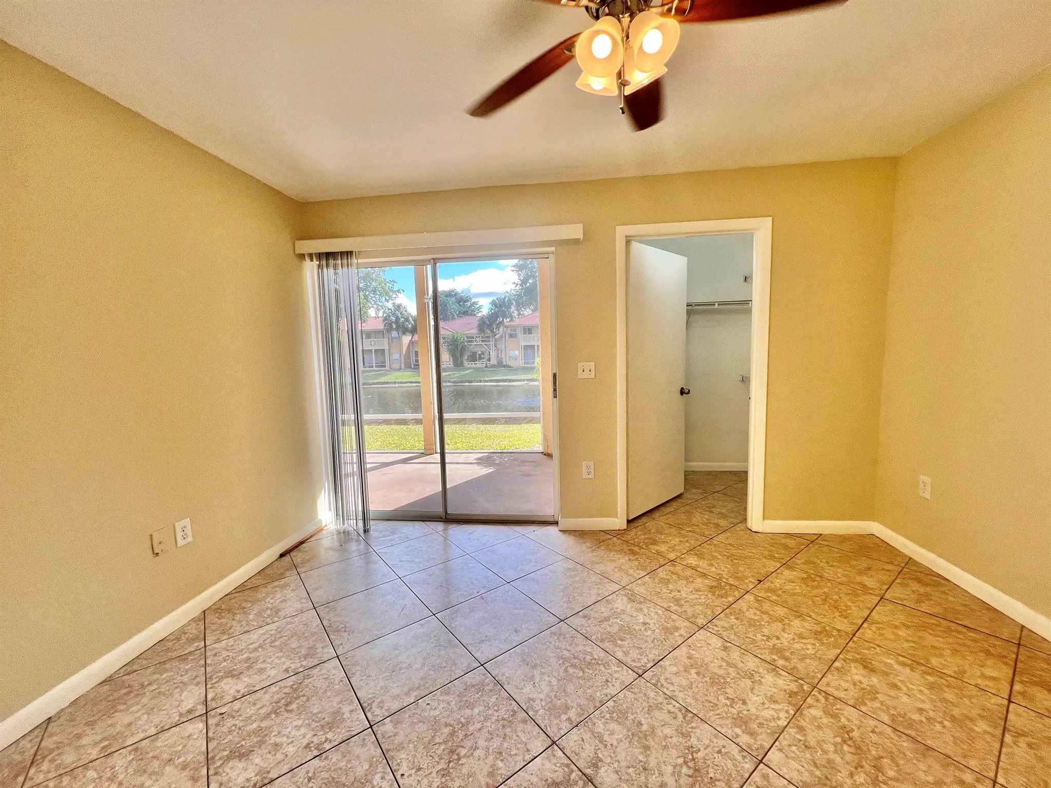 4855 Via Palm Lakes, #911