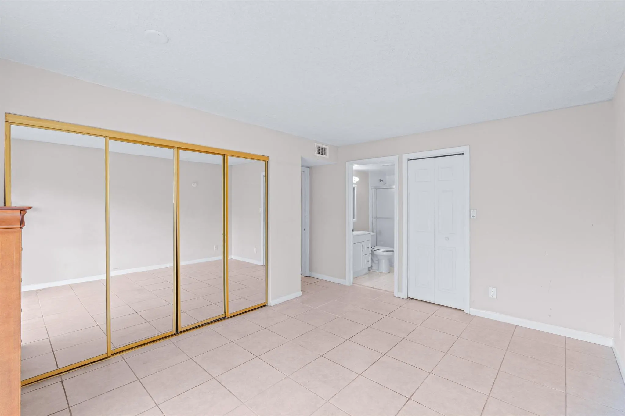 2000 N Congress Avenue, #406