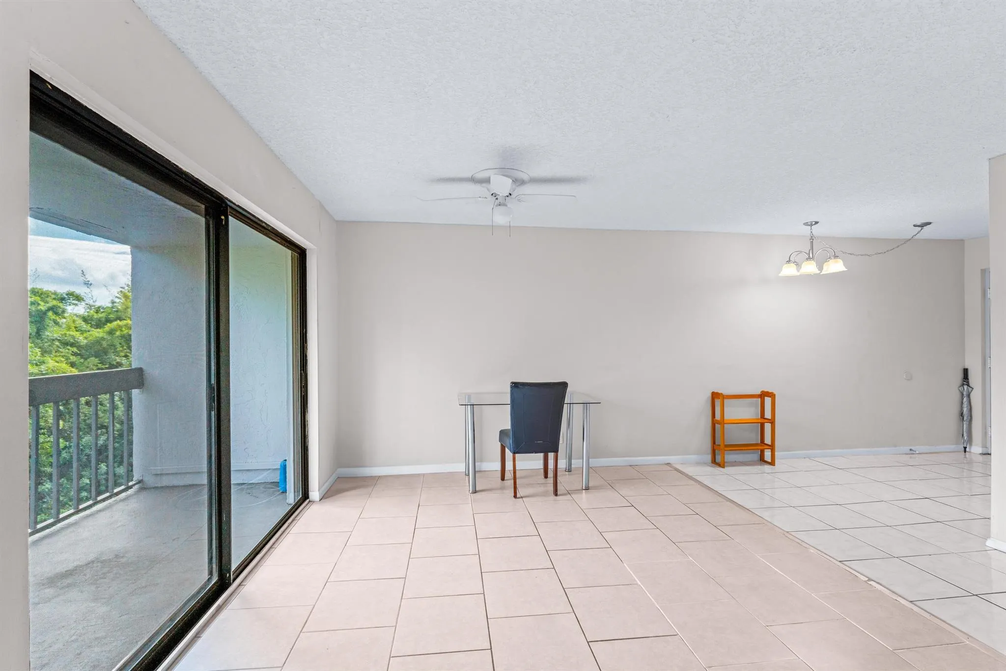2000 N Congress Avenue, #406