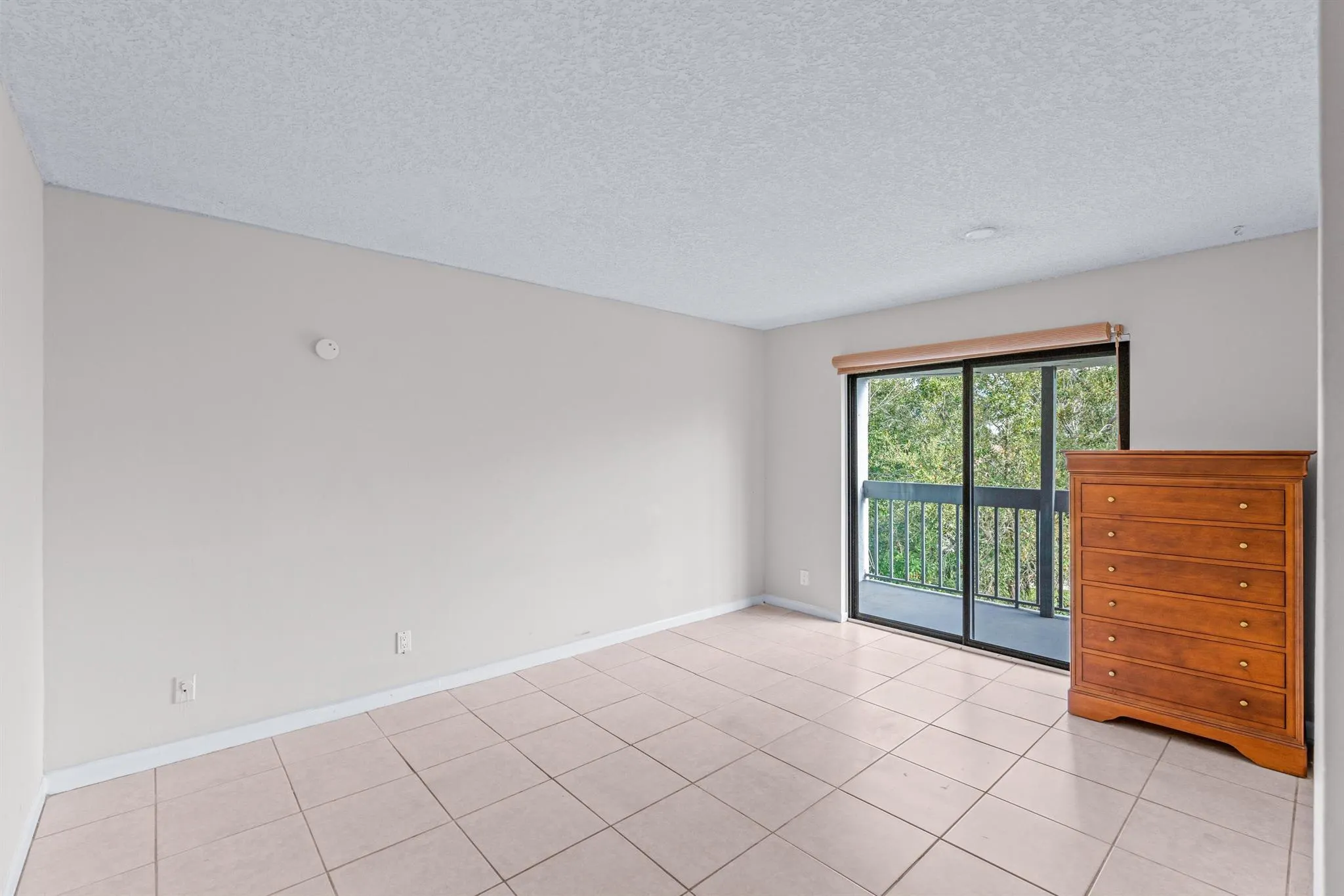 2000 N Congress Avenue, #406
