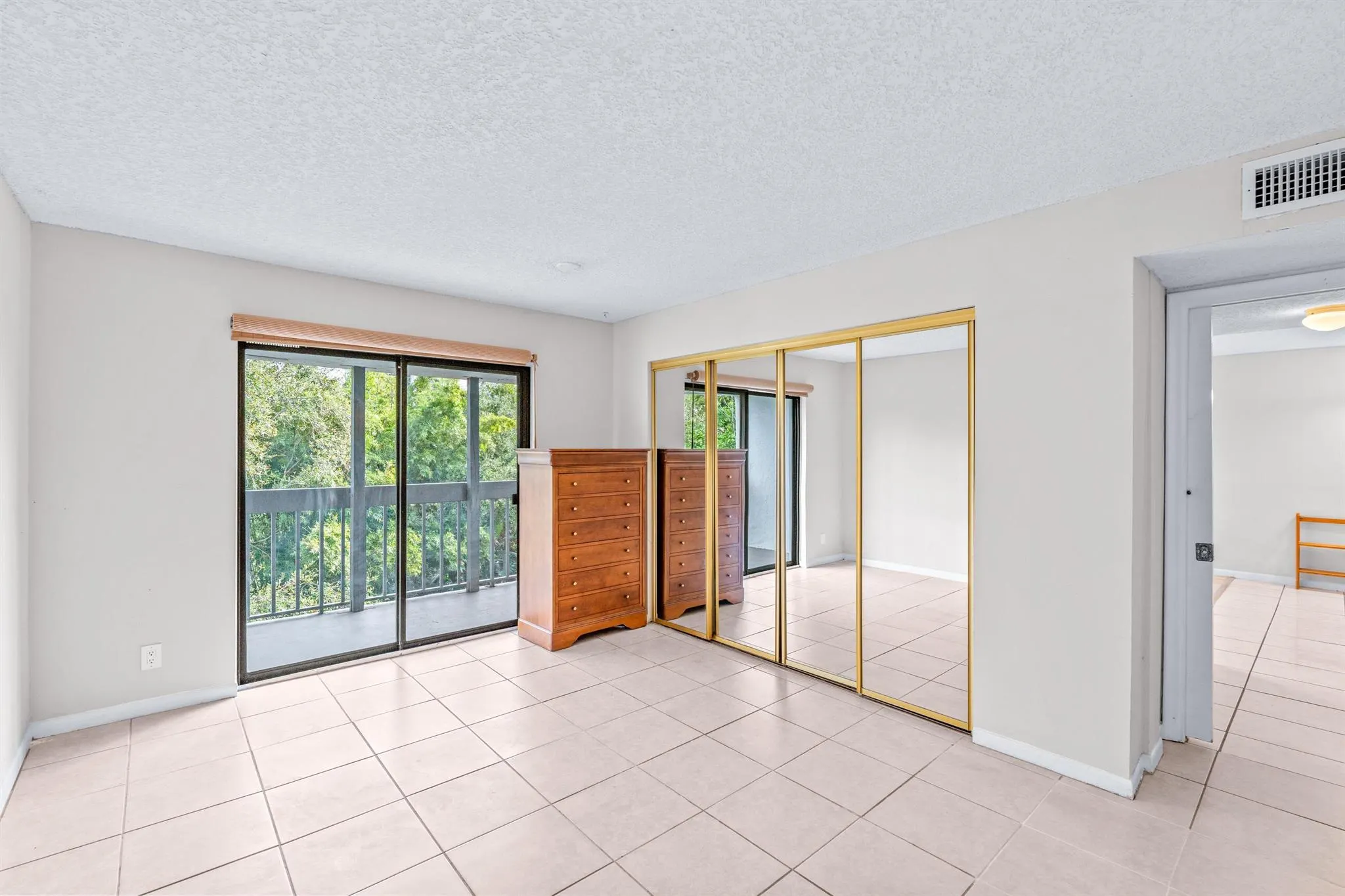 2000 N Congress Avenue, #406