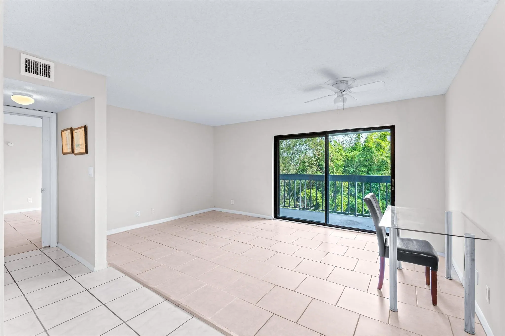 2000 N Congress Avenue, #406