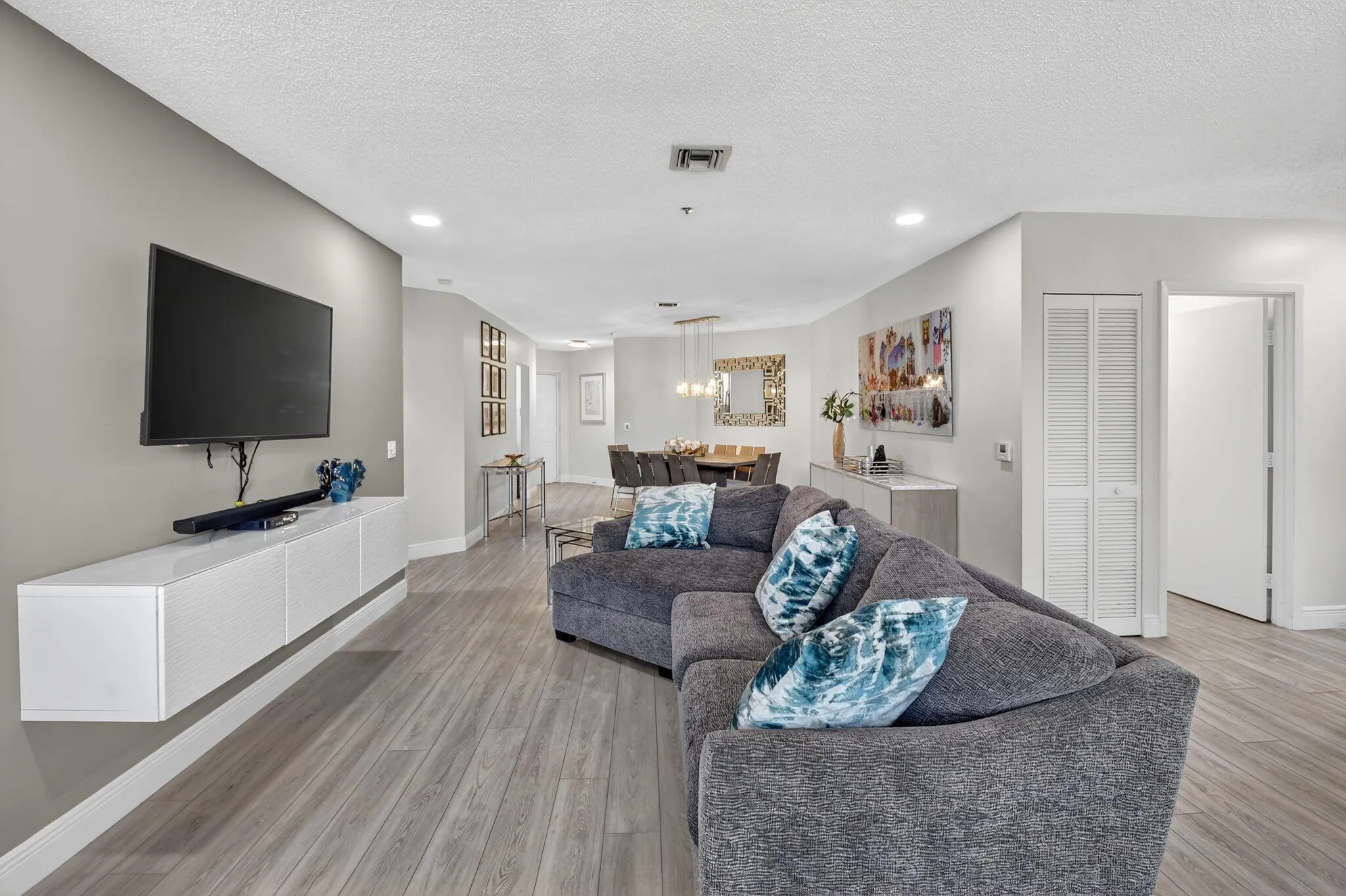 5099 Splendido Court, #J