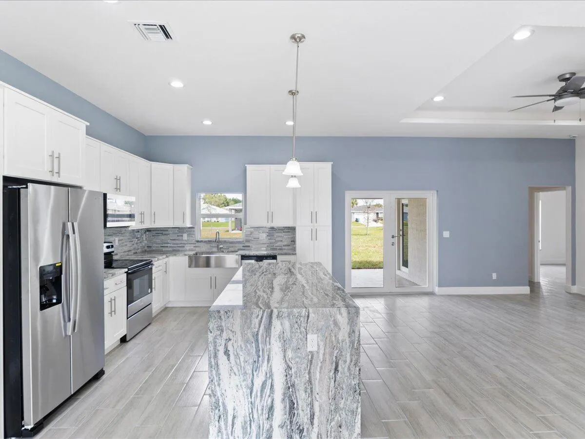 5806 Tangelo Drive