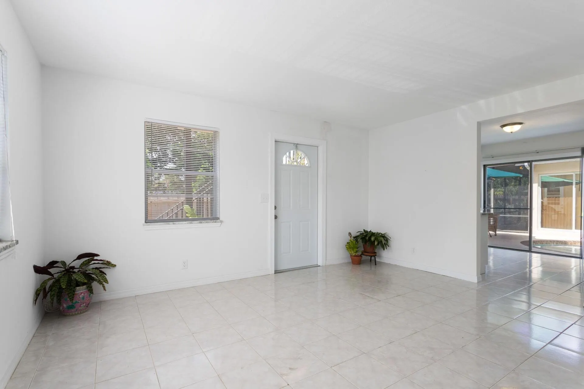 216 S Ocean Breeze, ##1 Poolside