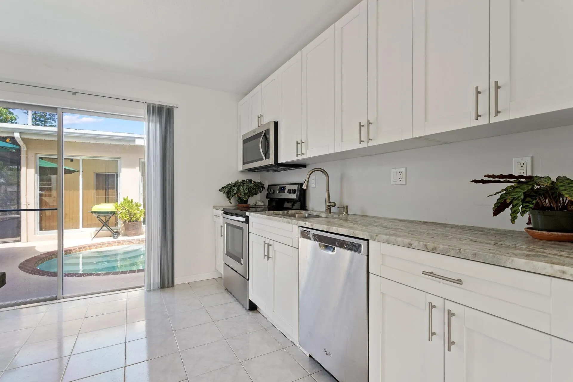 216 S Ocean Breeze, ##1 Poolside