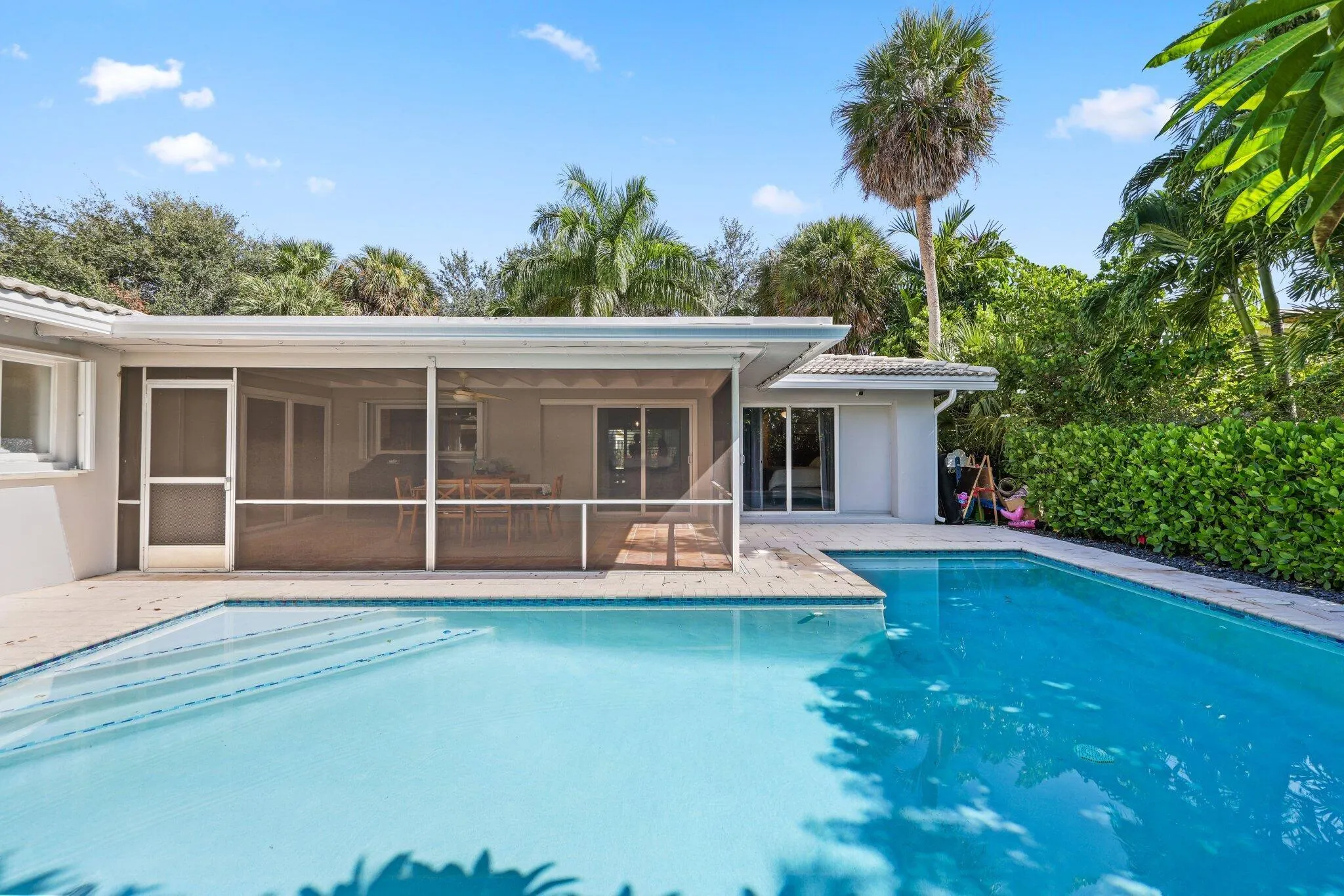 926 SW 1st Street