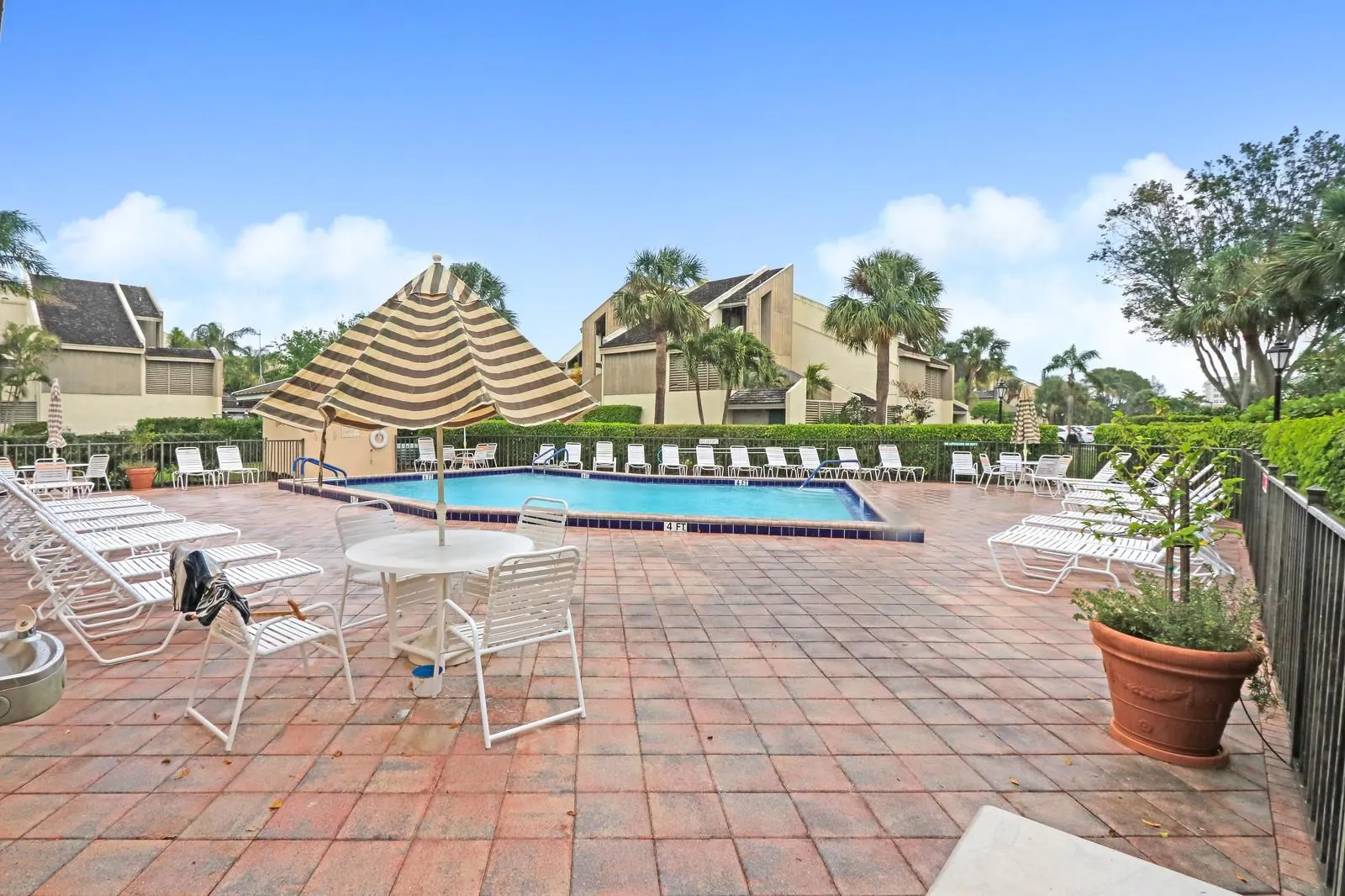 1605 S Us Highway 1, #3f