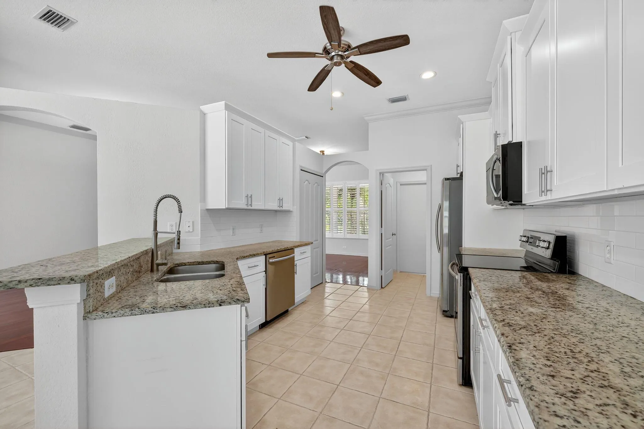 419 SW Sweetwater Trail
