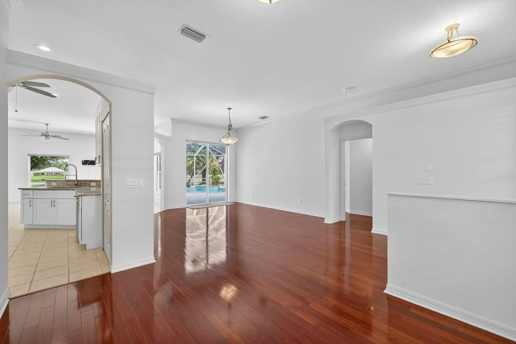 419 SW Sweetwater Trail