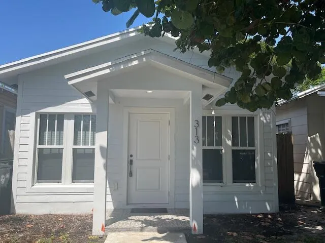 313 S E Street