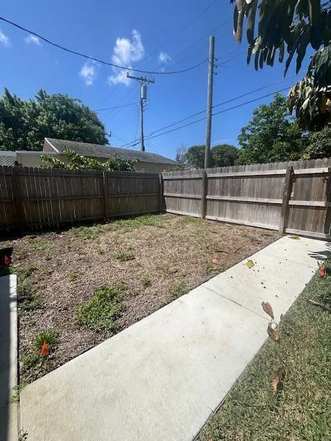 313 S E Street