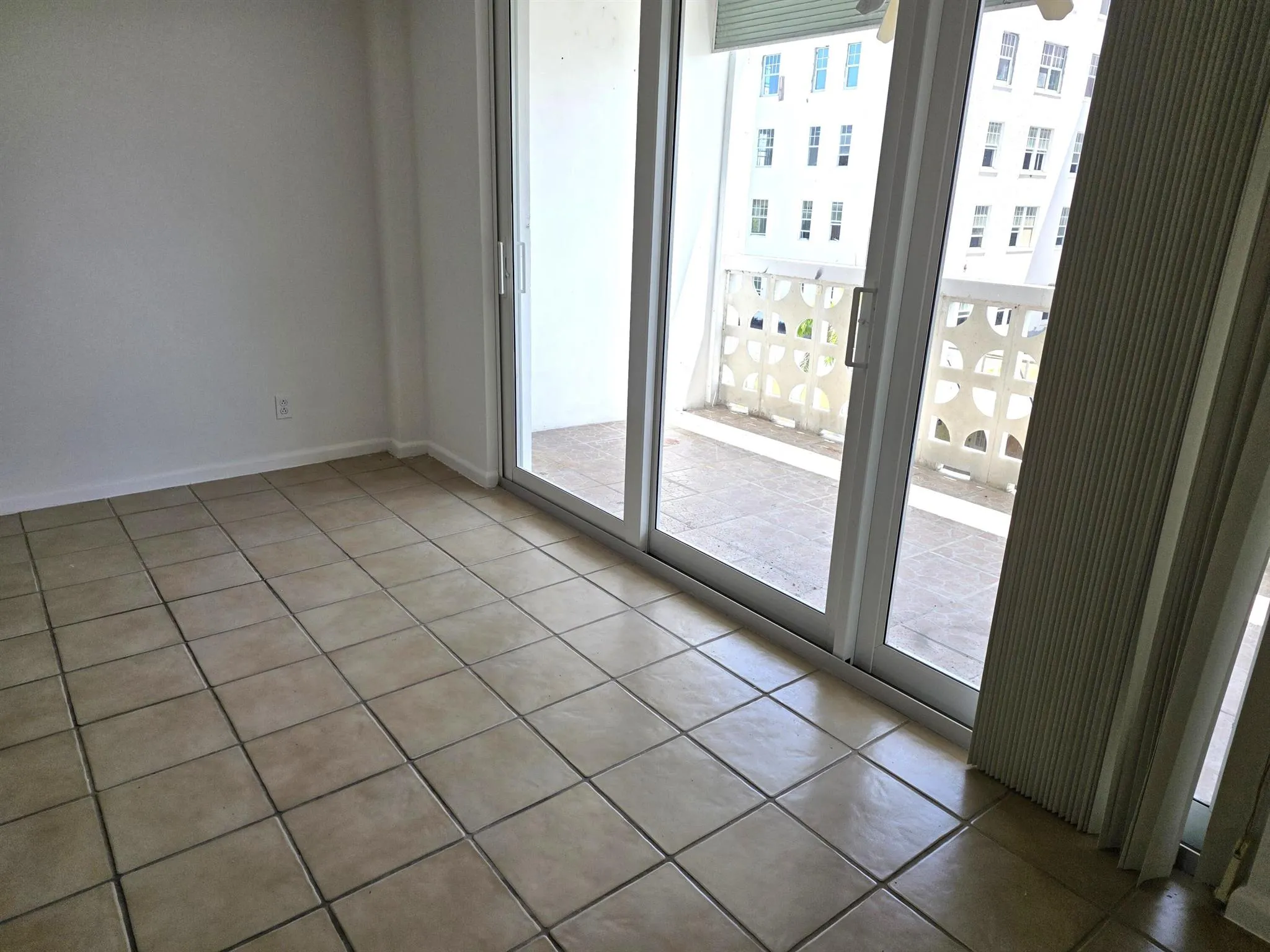 1 N Golfview Road, #500