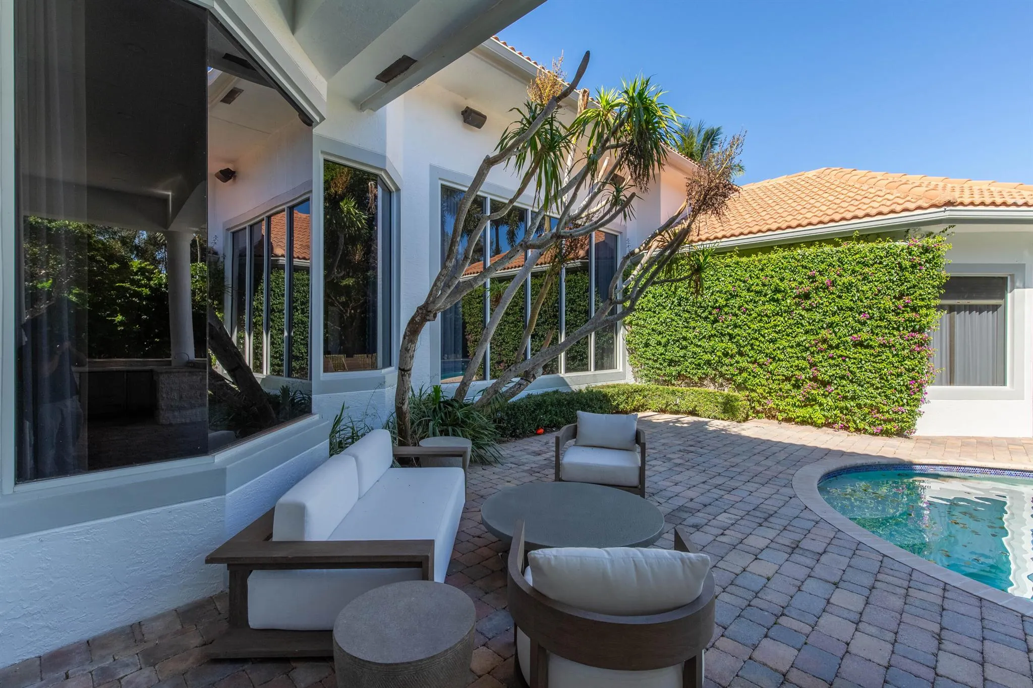 3440 Ambassador Drive