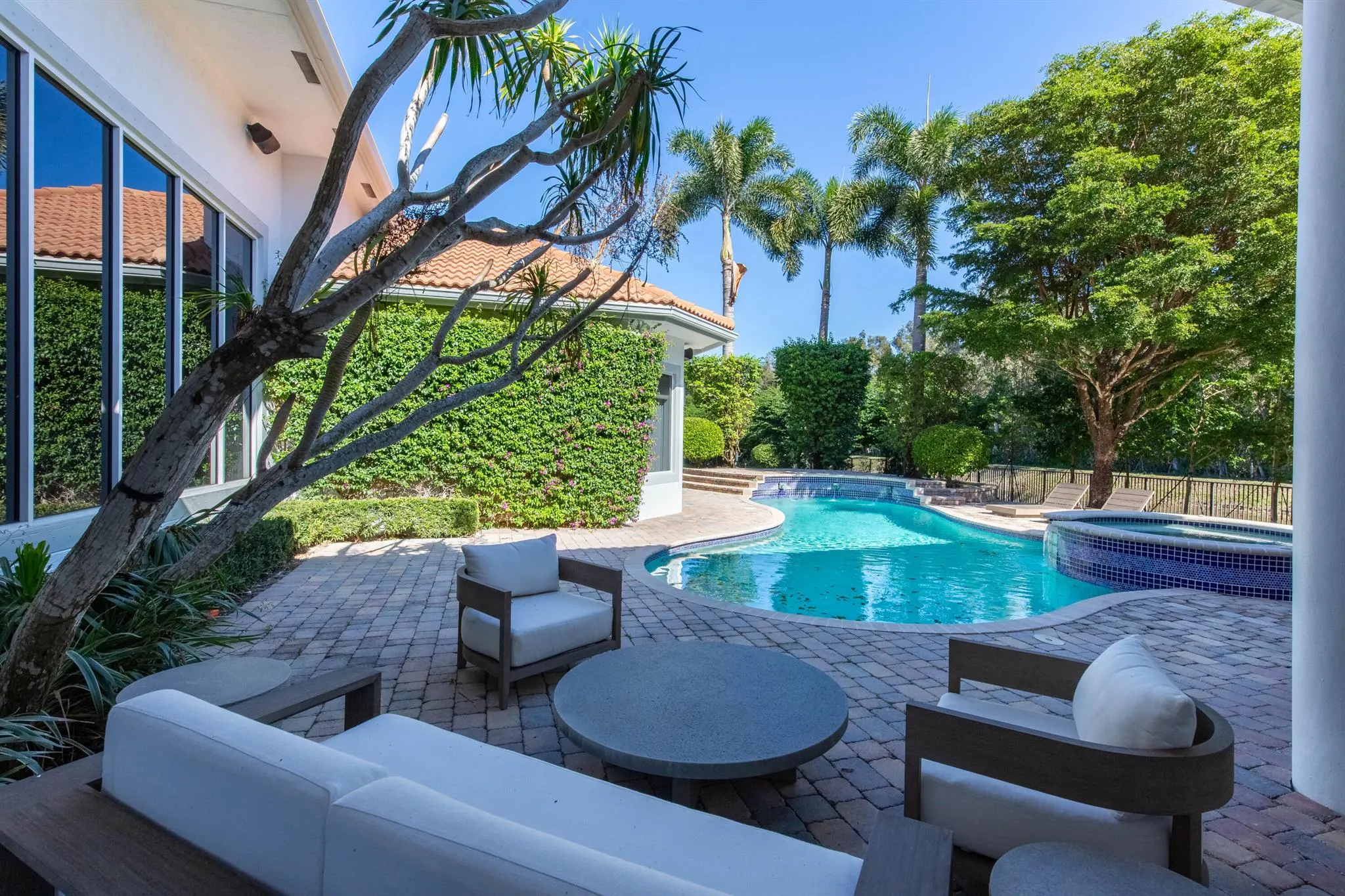 3440 Ambassador Drive