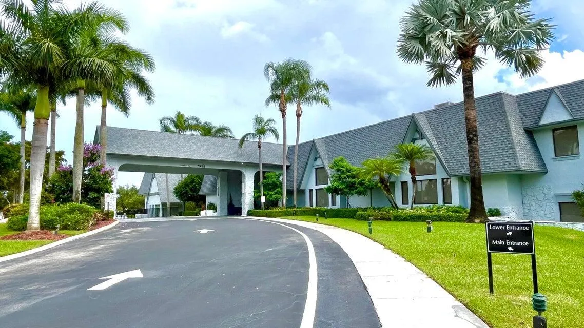7290 Kinghurst Drive, #704