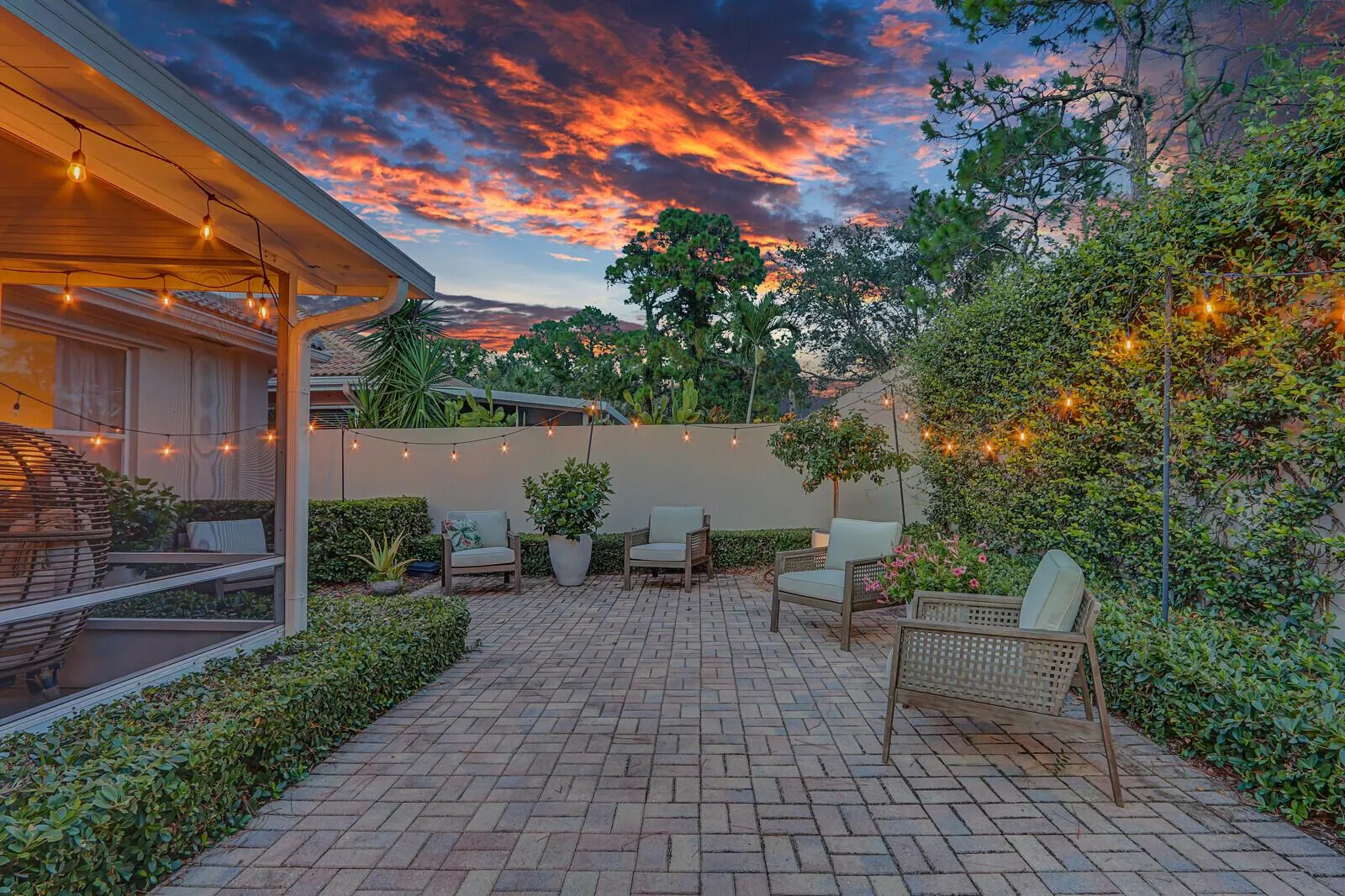 180 S Hampton Drive