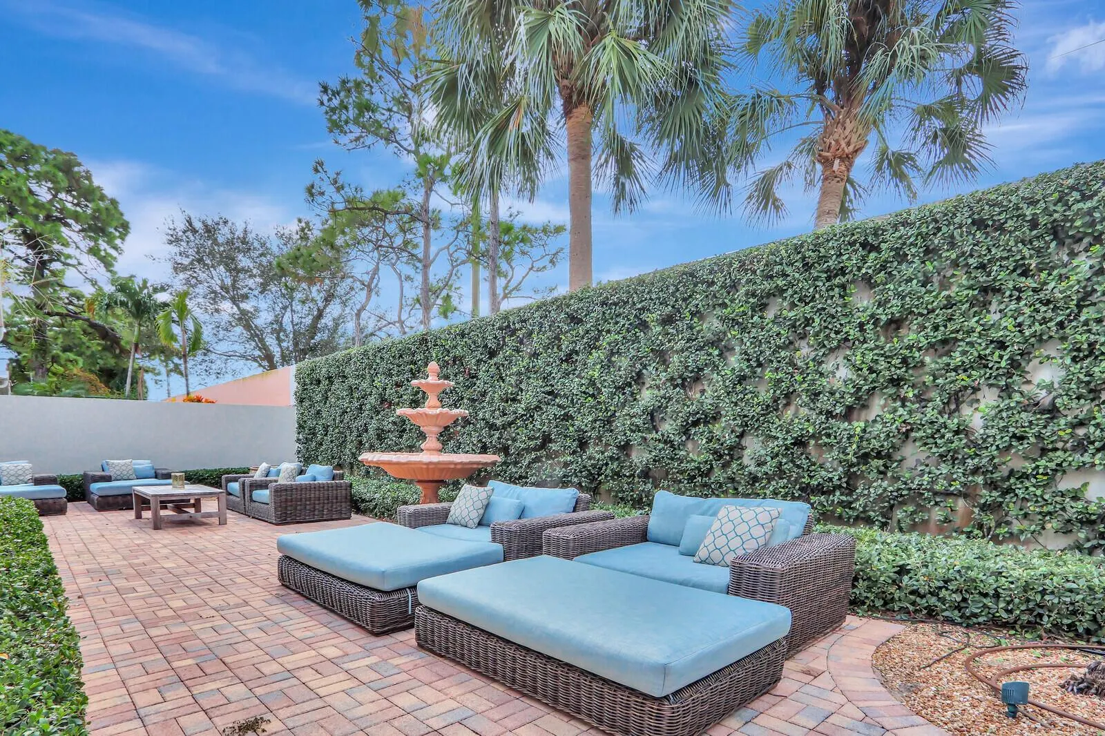 180 S Hampton Drive