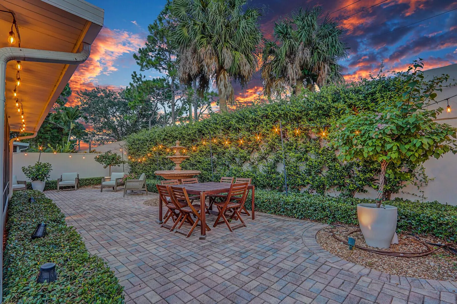 180 S Hampton Drive
