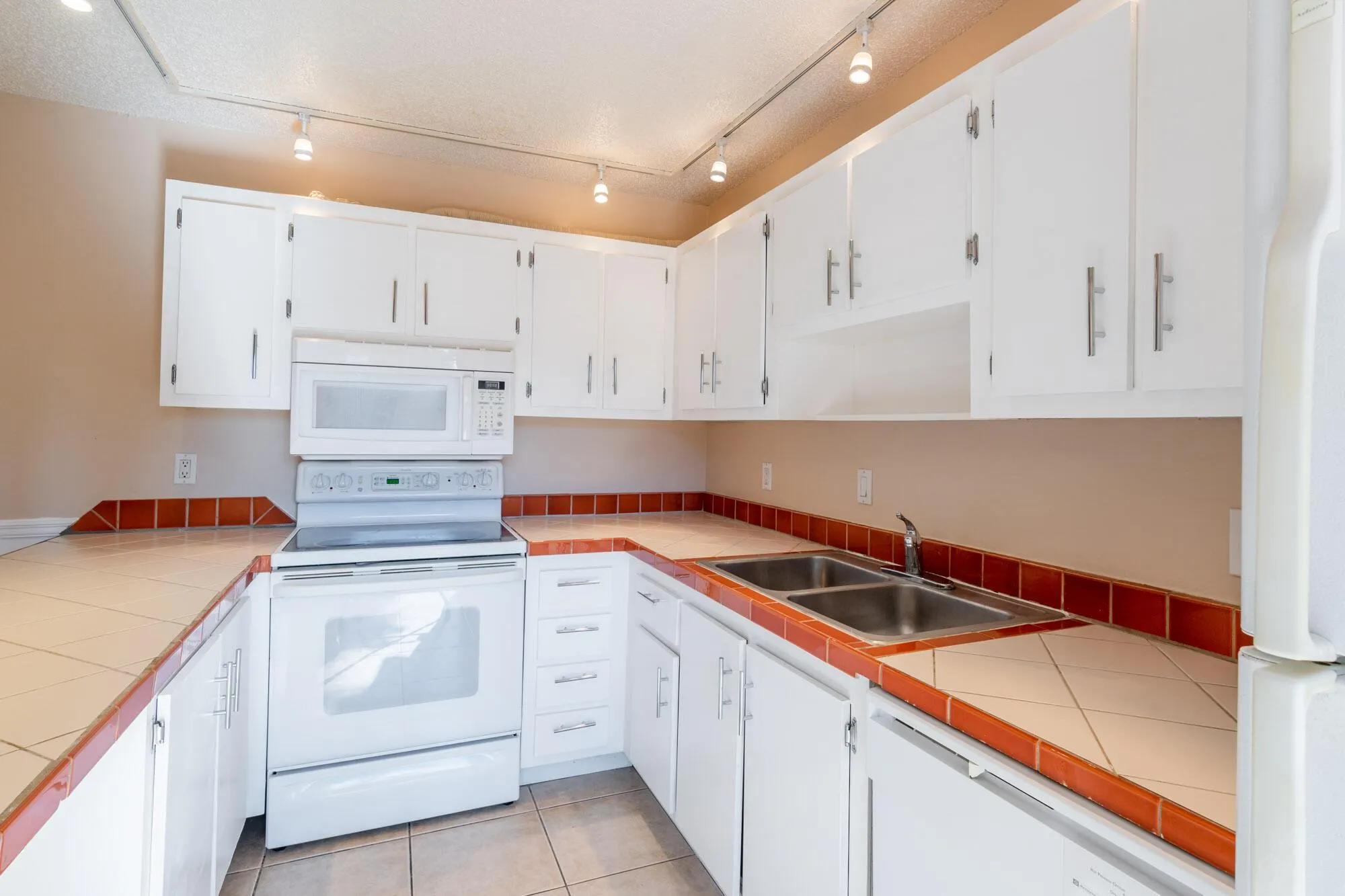825 Center Street, #34c