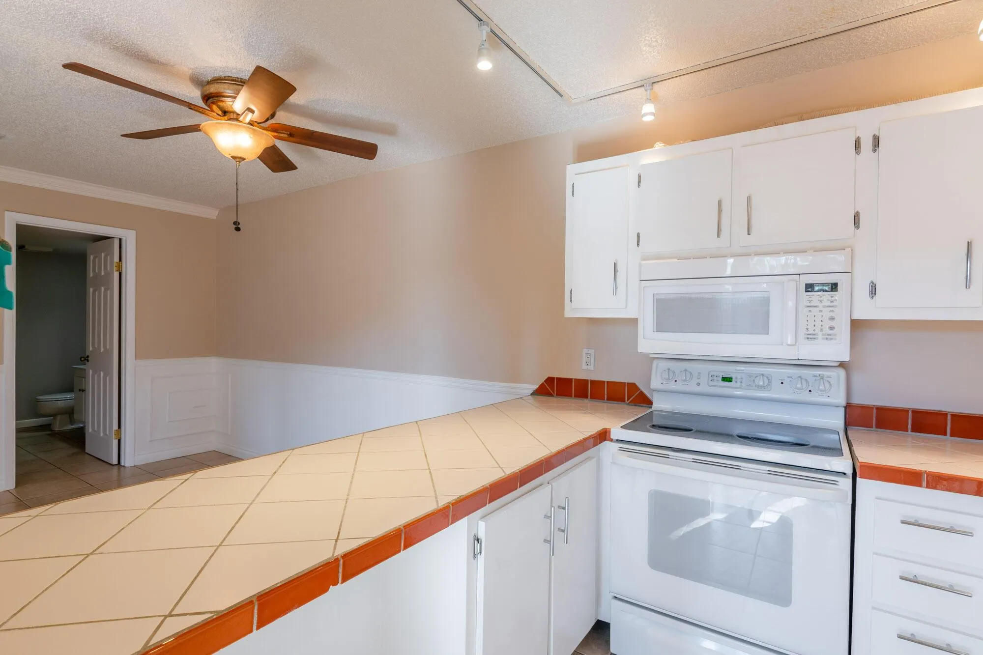 825 Center Street, #34c