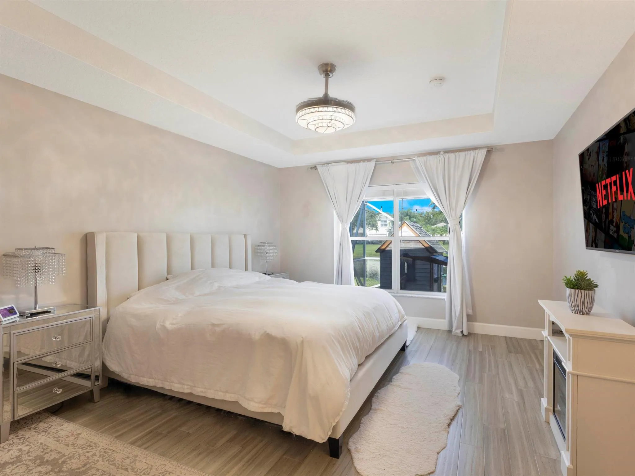 6821 Hendry Drive
