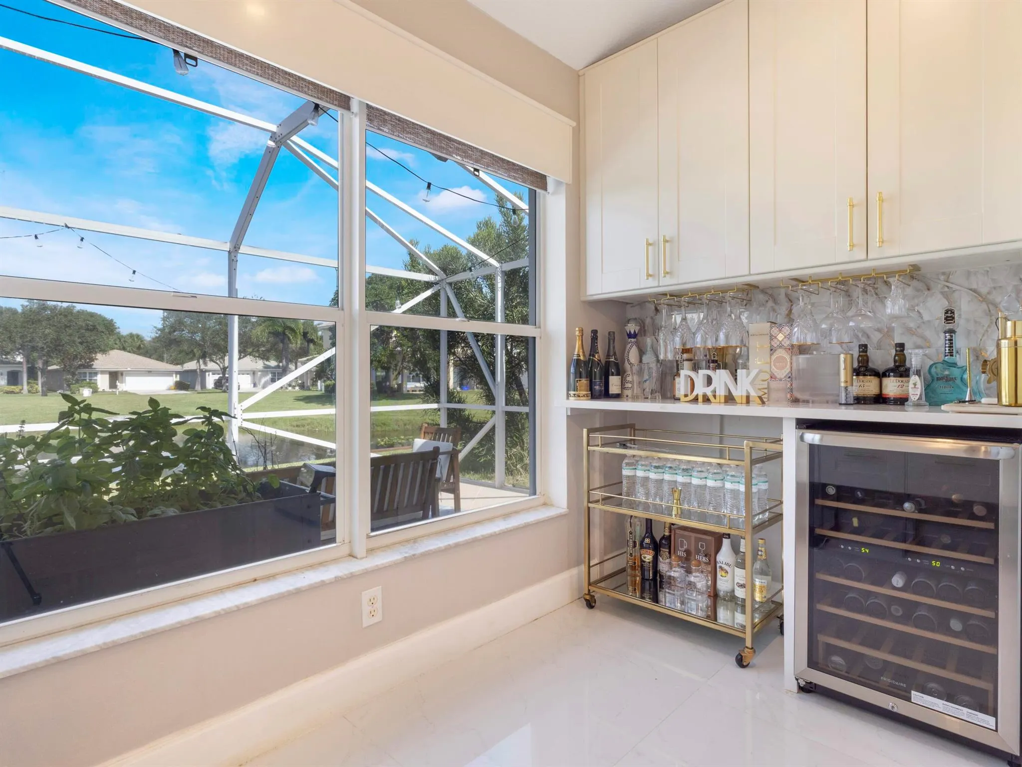 6821 Hendry Drive
