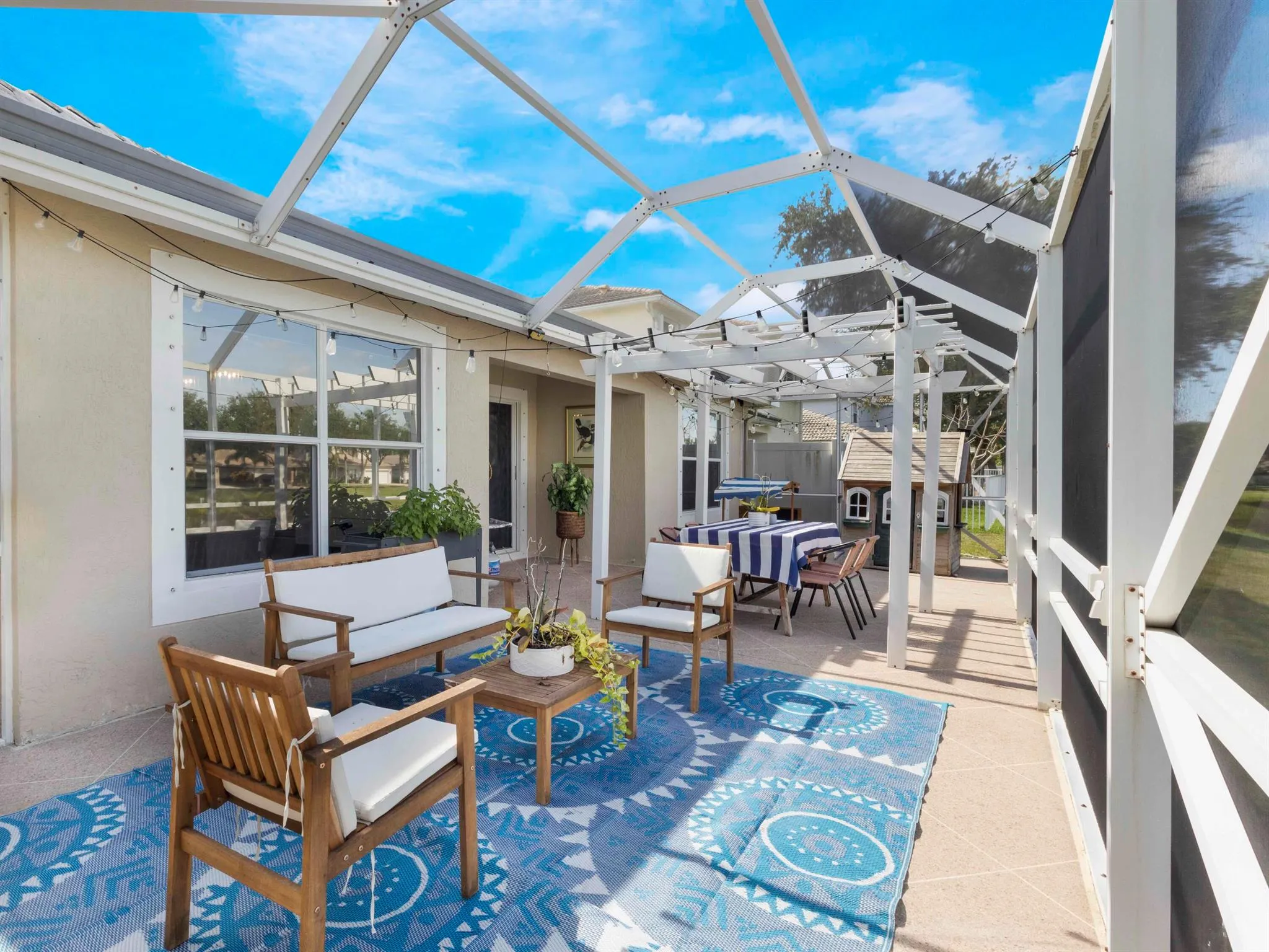 6821 Hendry Drive