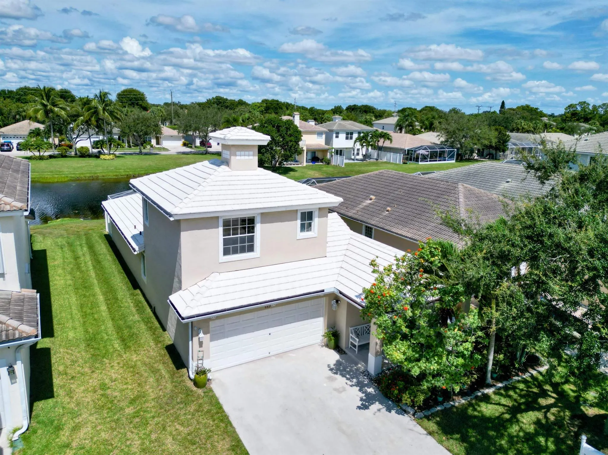 6821 Hendry Drive