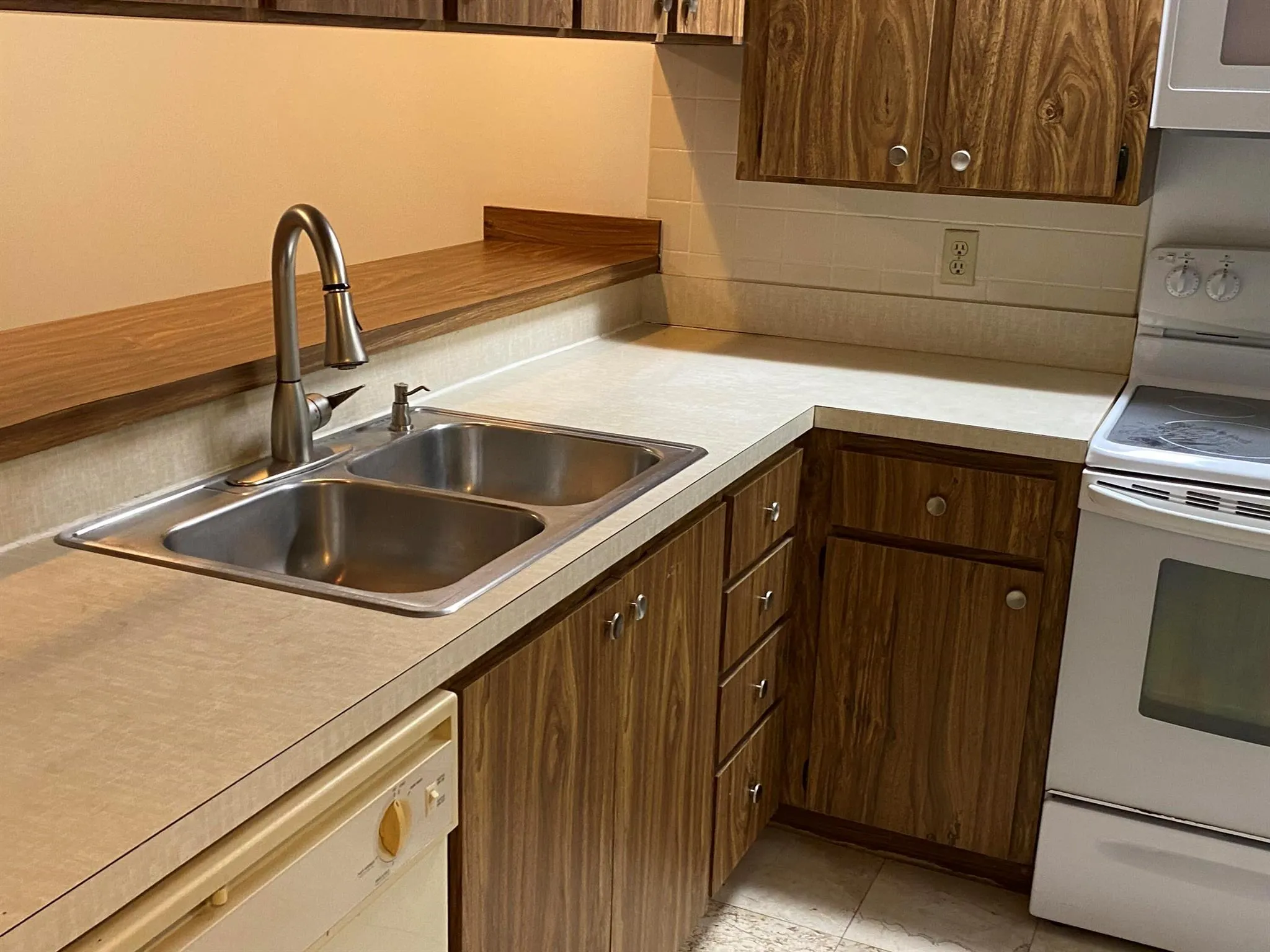 3626 Whitehall Drive, #101