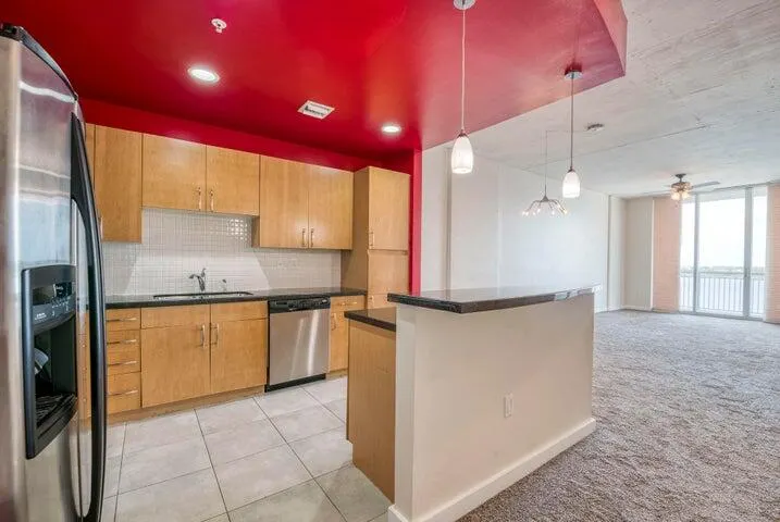 300 S Australian Avenue, #810
