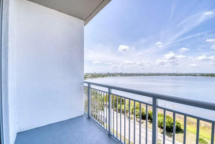 300 S Australian Avenue, #810