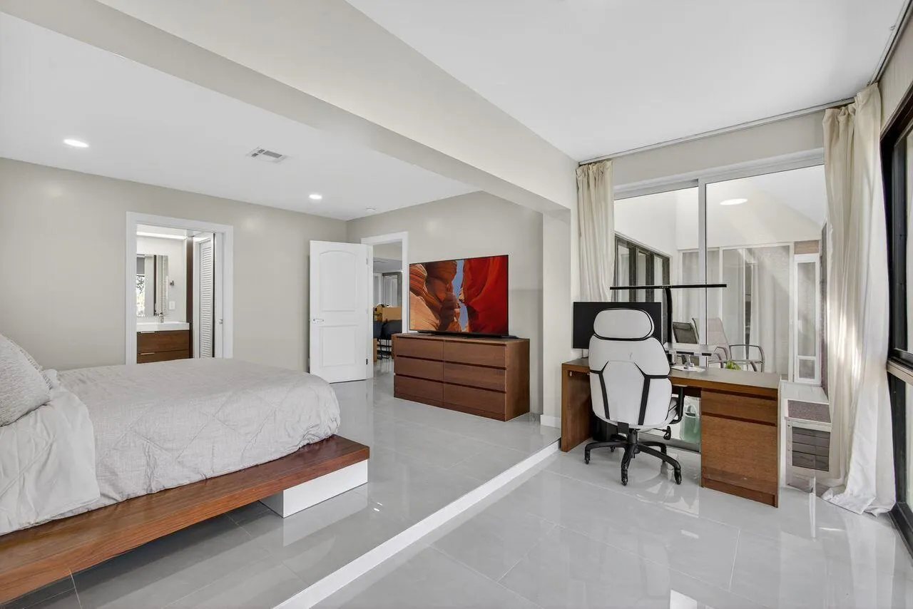 1731 Presidential Way, #C-203