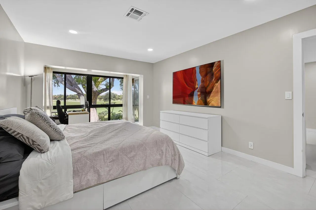 1731 Presidential Way, #C-203