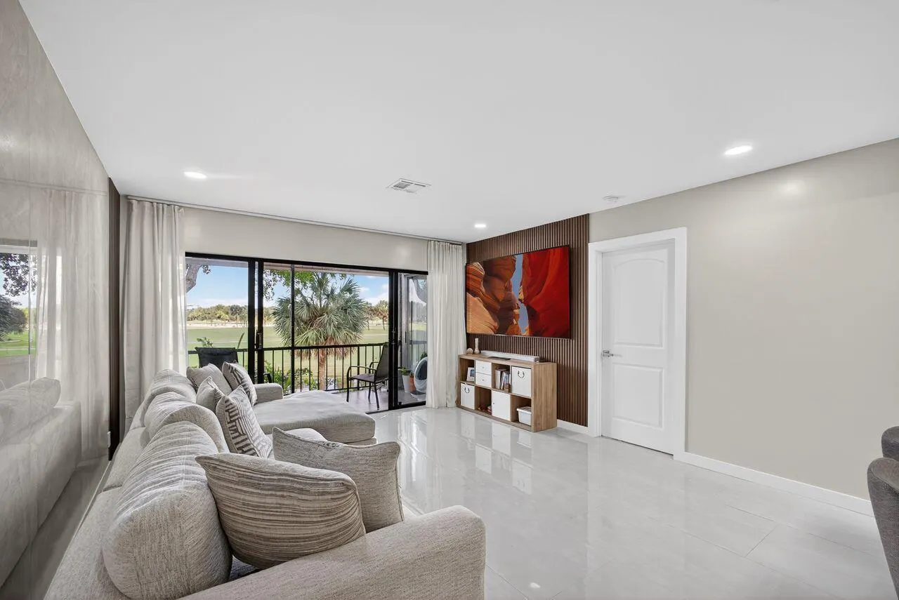 1731 Presidential Way, #C-203