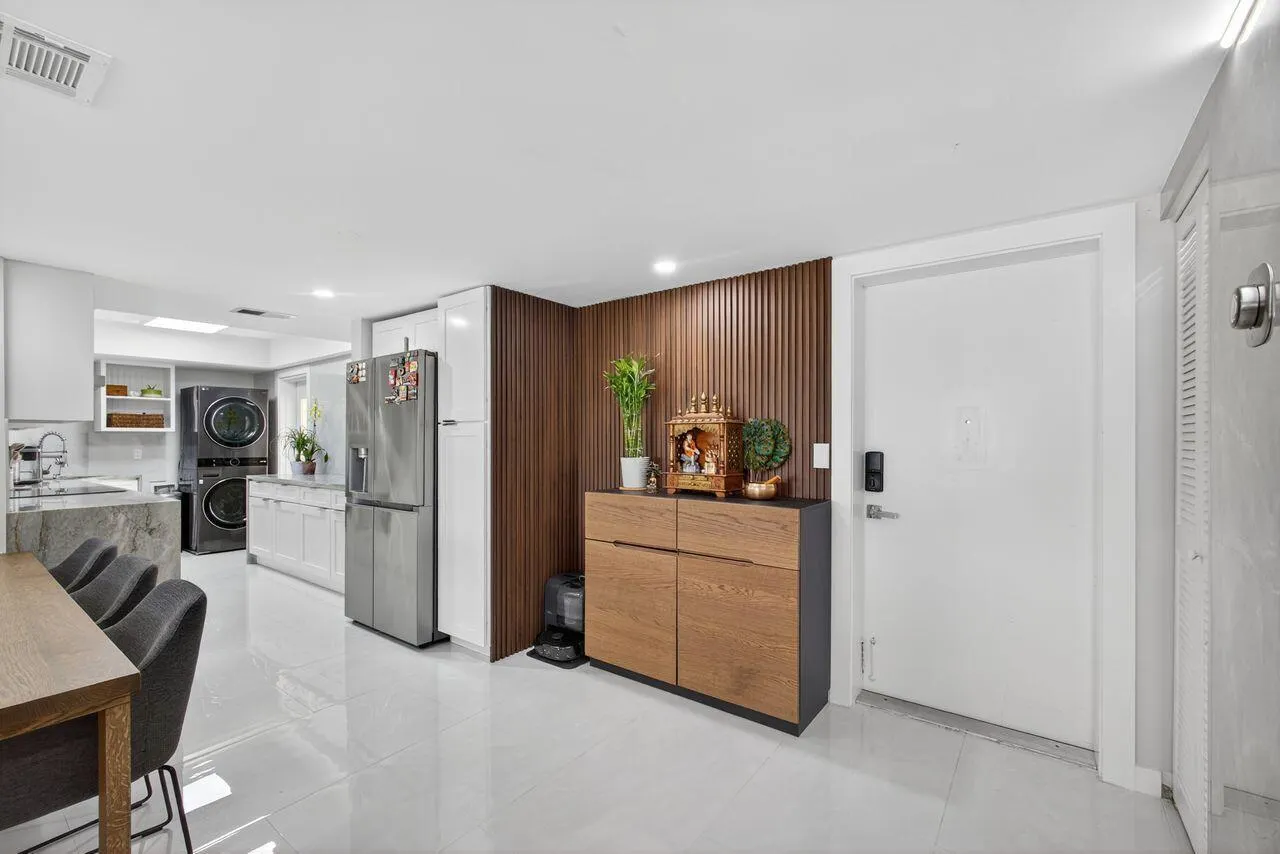 1731 Presidential Way, #C-203