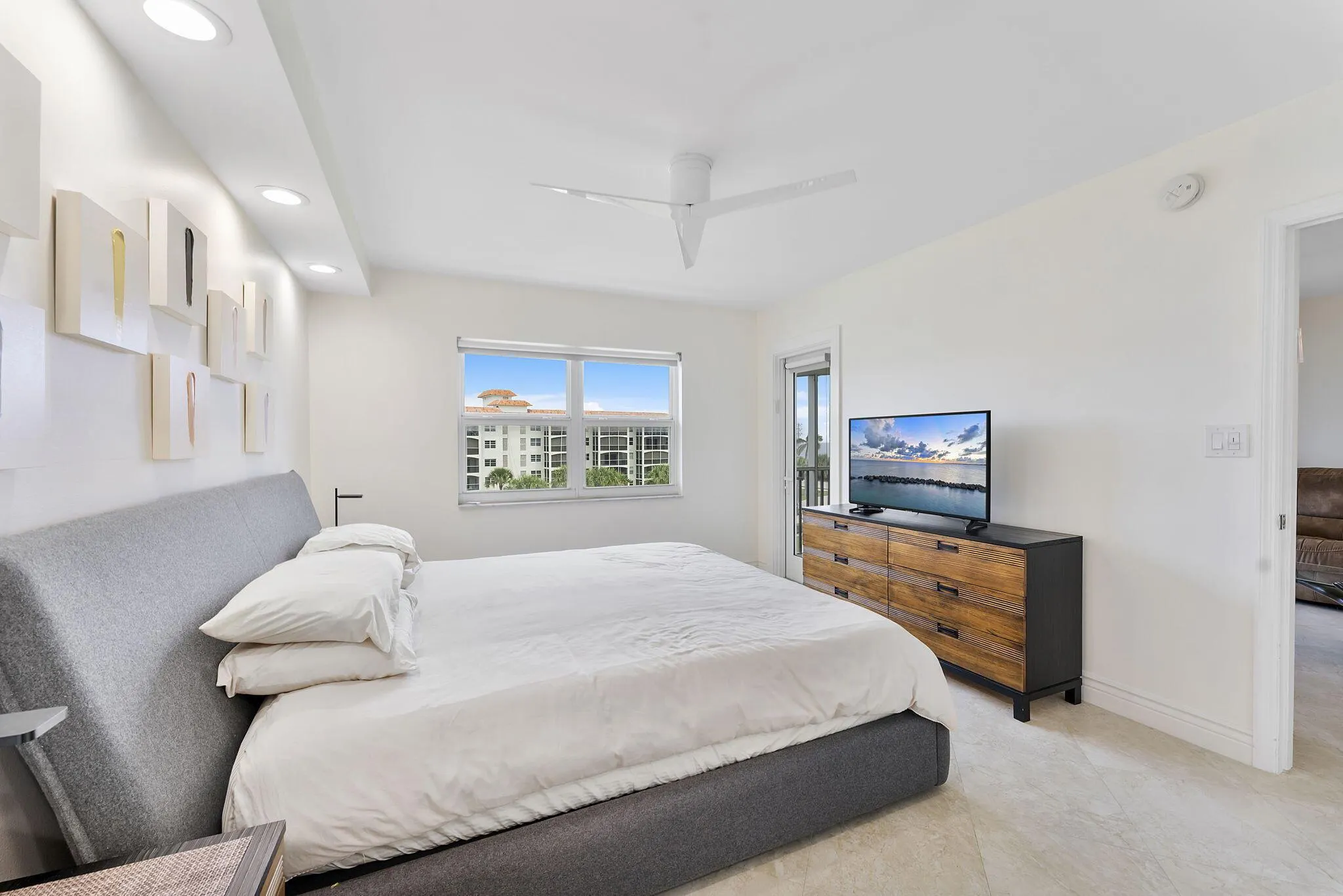 2871 N Ocean Boulevard, #D410