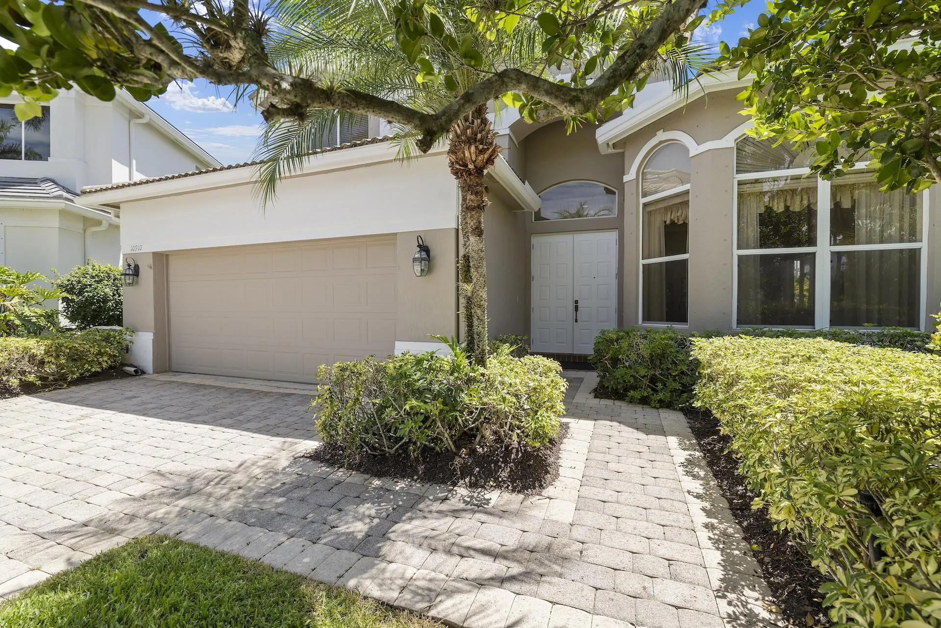 10910 Grande Boulevard W