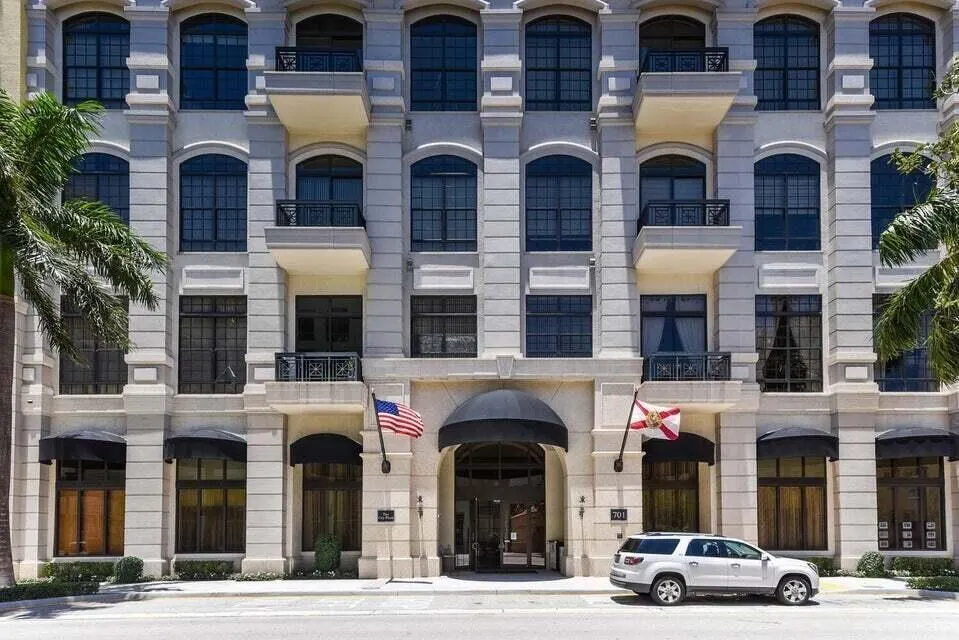 701 S Olive Avenue, #117