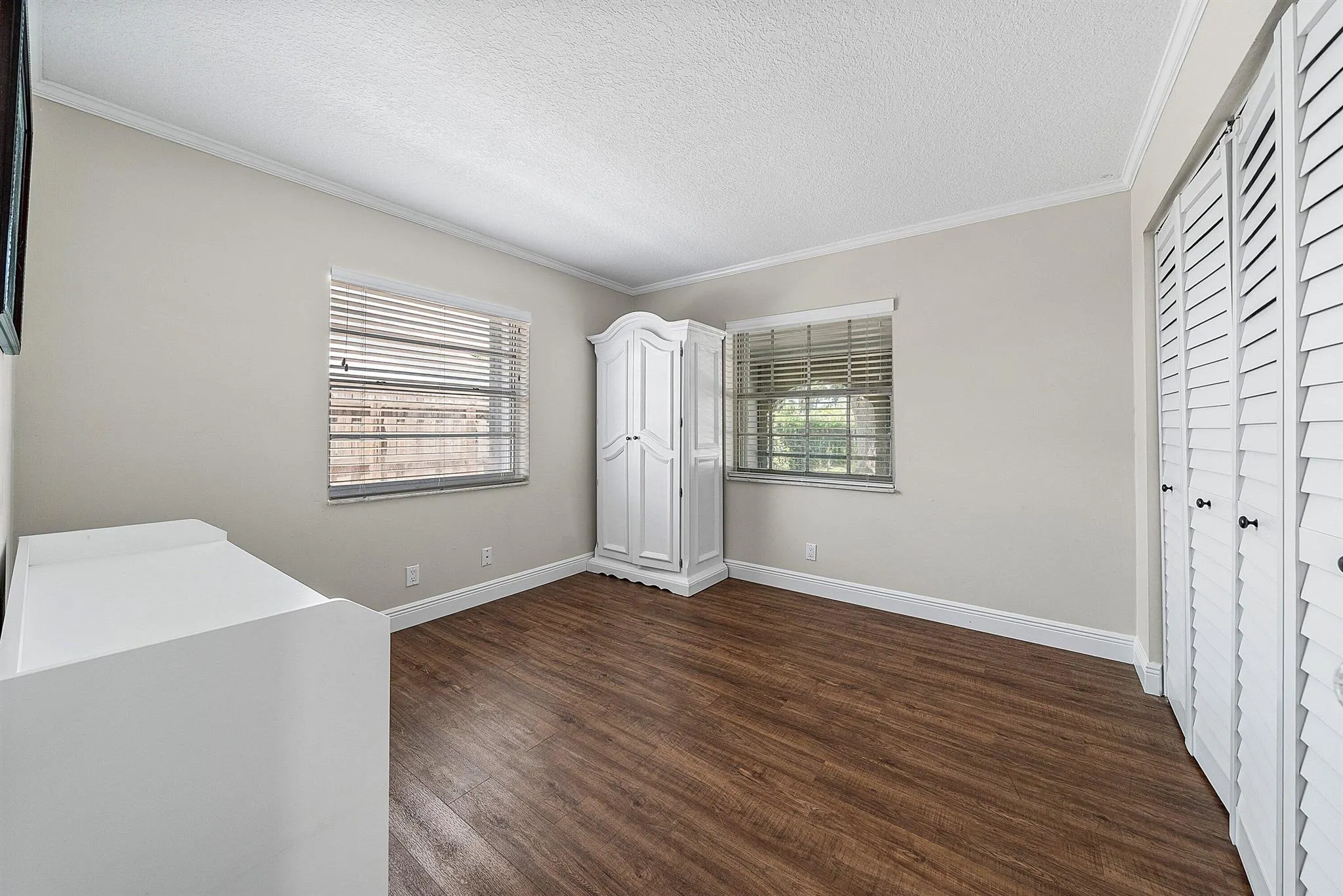 5587 3rd Road