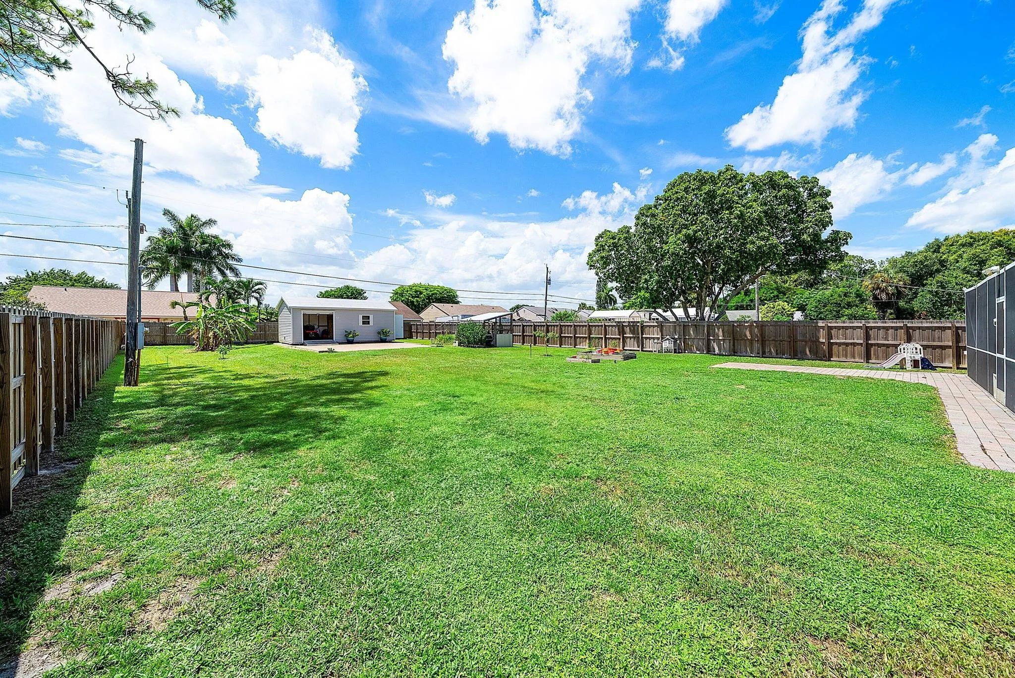 5587 3rd Road