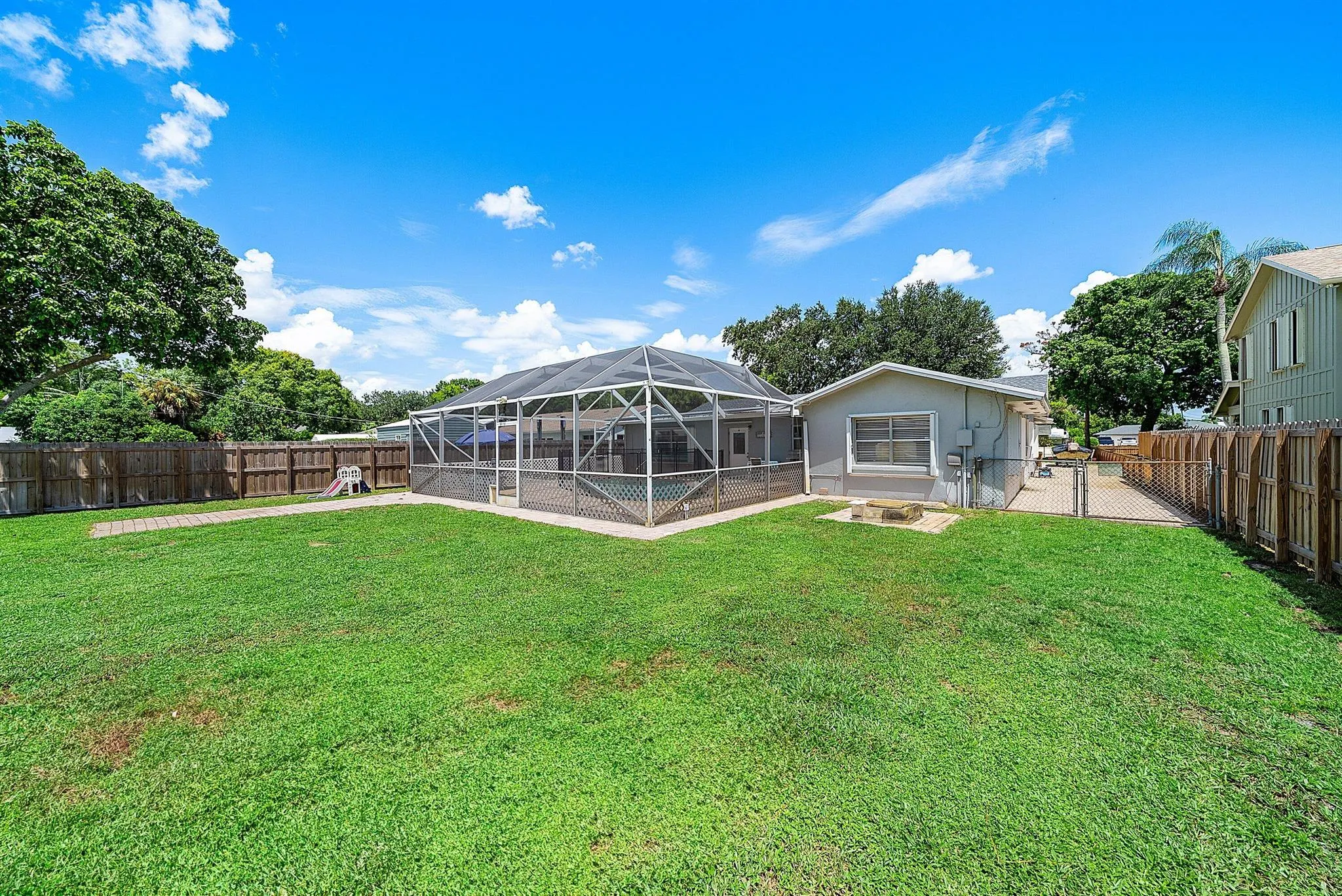 5587 3rd Road