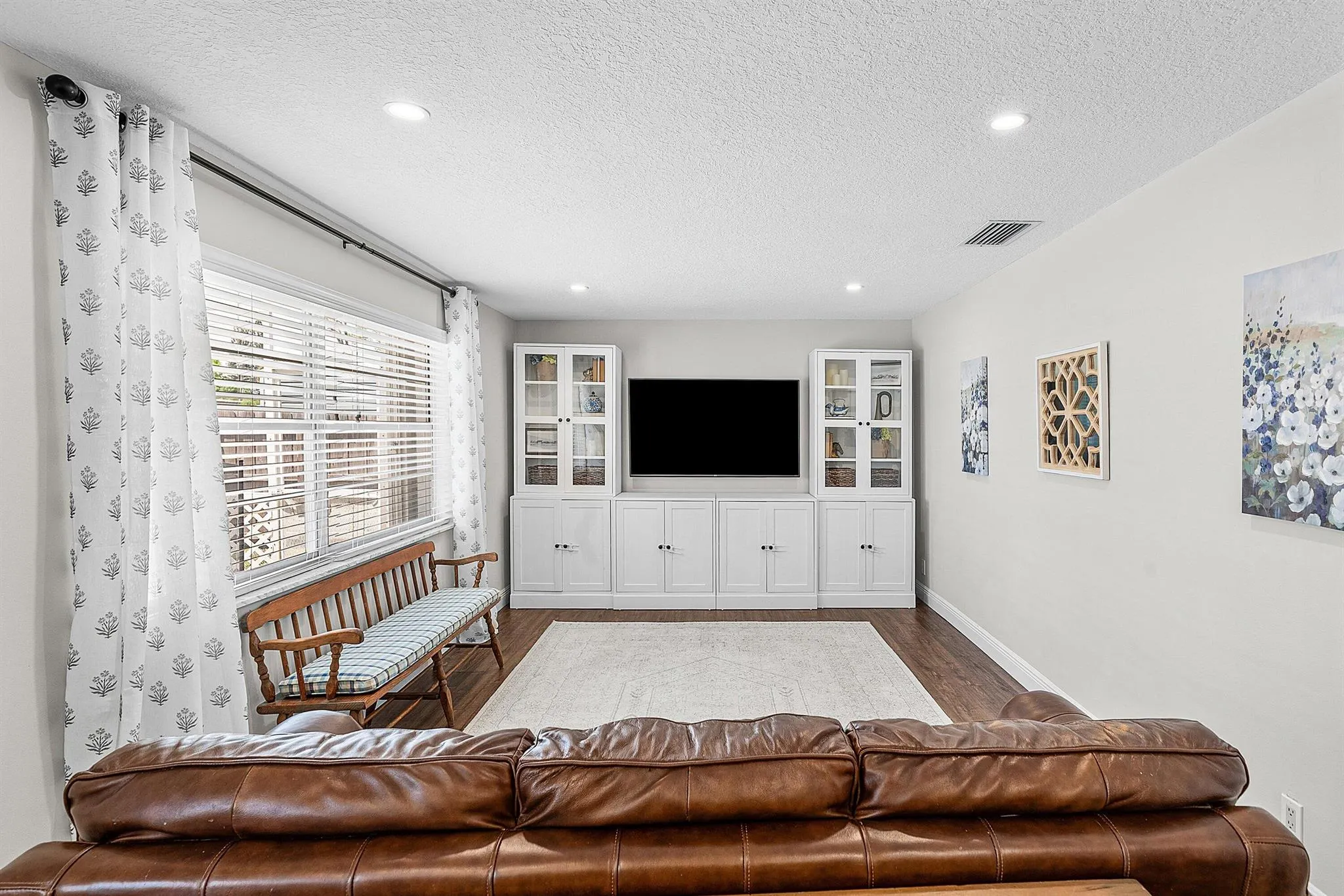 5587 3rd Road