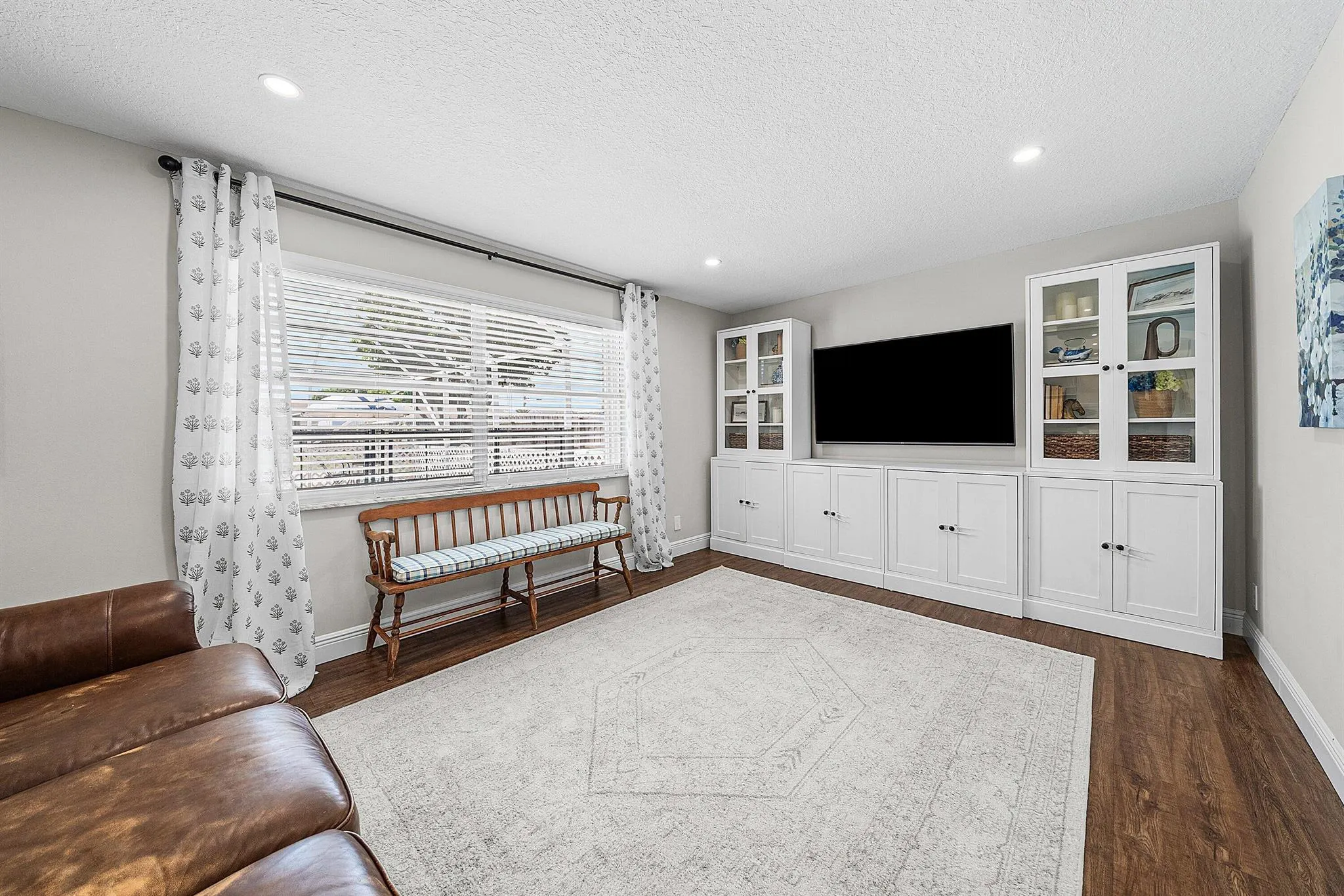 5587 3rd Road